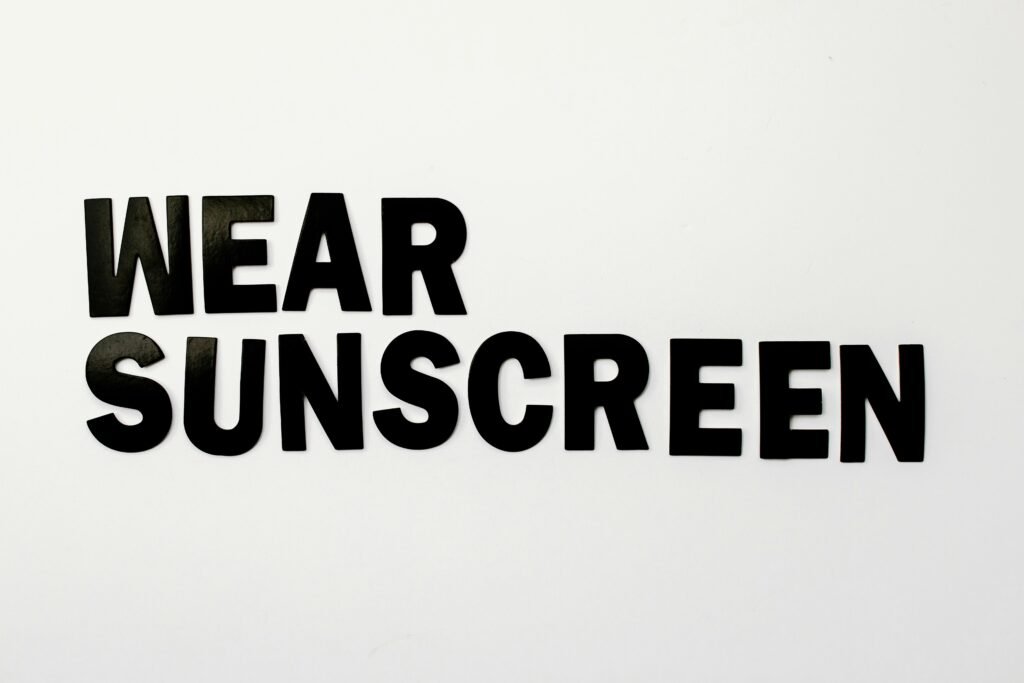 A text with the words "Wear sunscreen"