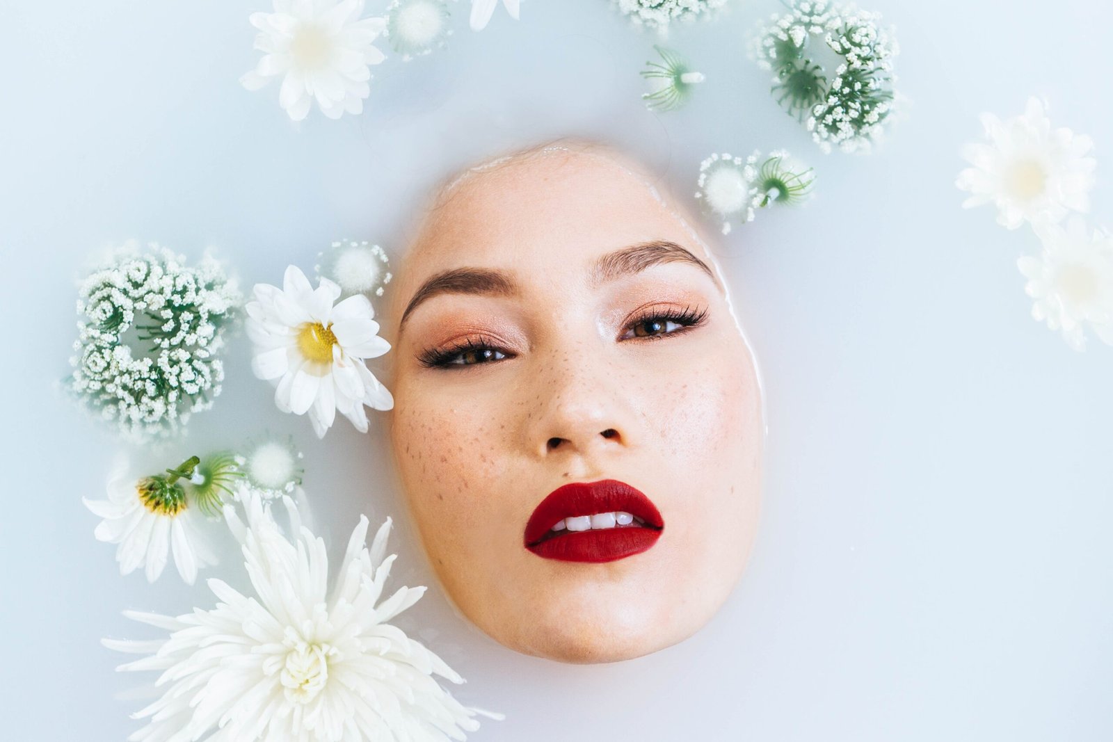 Skin care woman - Giving Skin